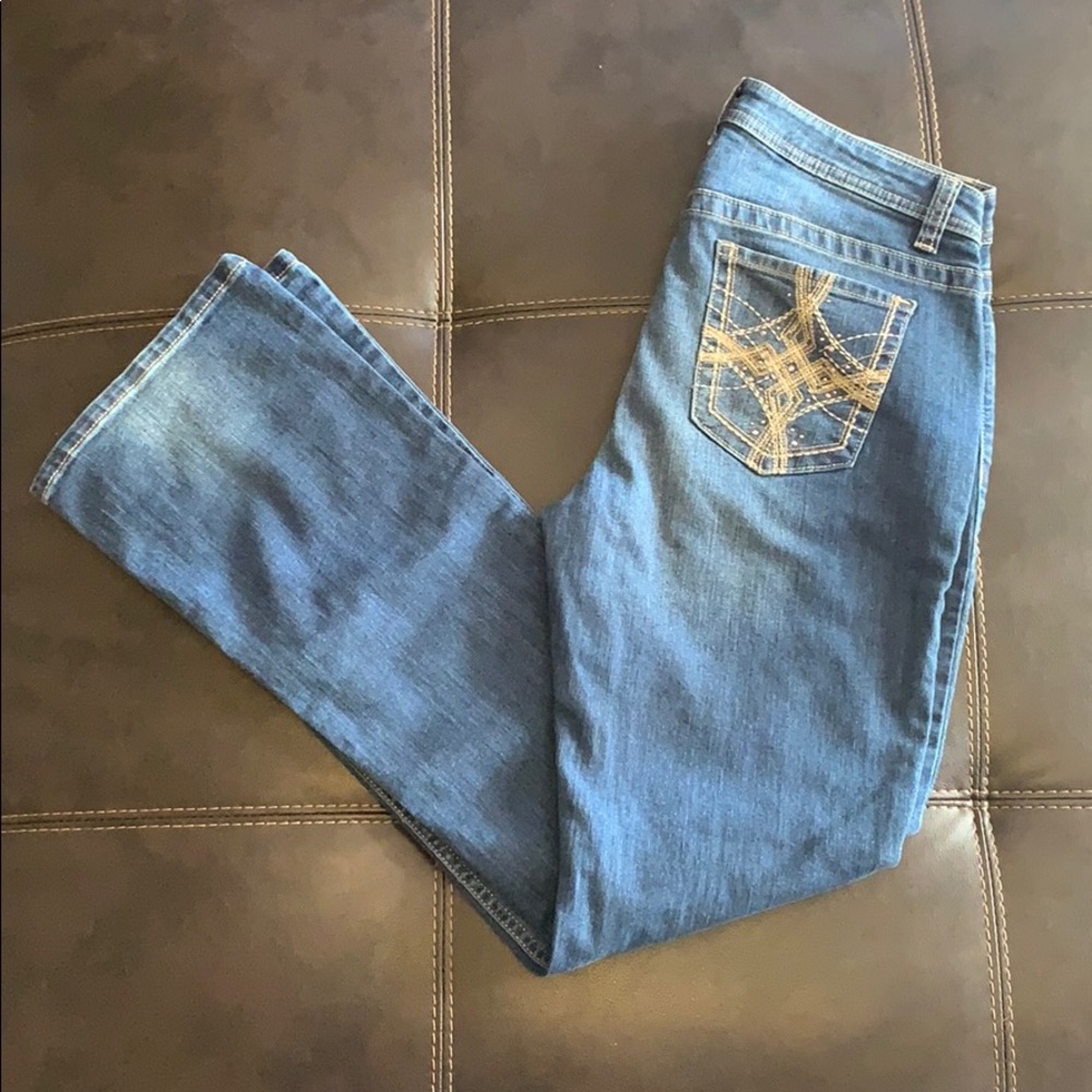 APT 9 Bootcut light wash jeans size 10